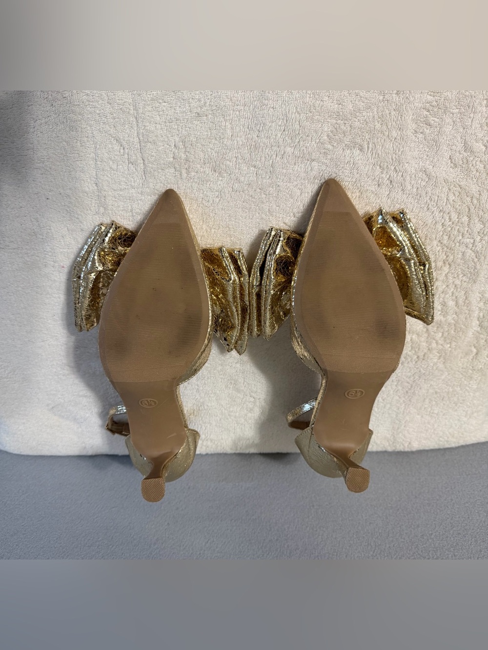 A New Day Grace Bow Heels s6.5 Women’s Gold Color - Picture 6 of 9